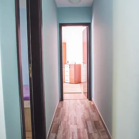 Bright For 5 Guests With Free Parking *